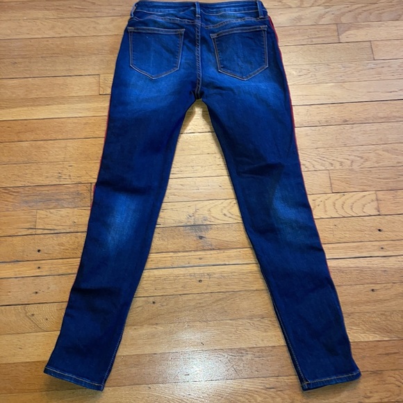 AQUA ( from Bloomingdale’s) SKINNY JEANS 25 RED VELVET SIDE STRIPE DOWN LEGS - Picture 4 of 7